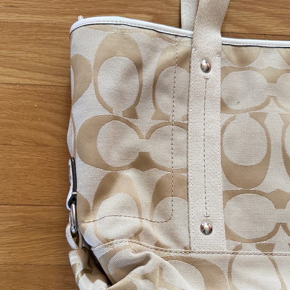 Coach Beige Tote Bag - Picture 6 of 16
